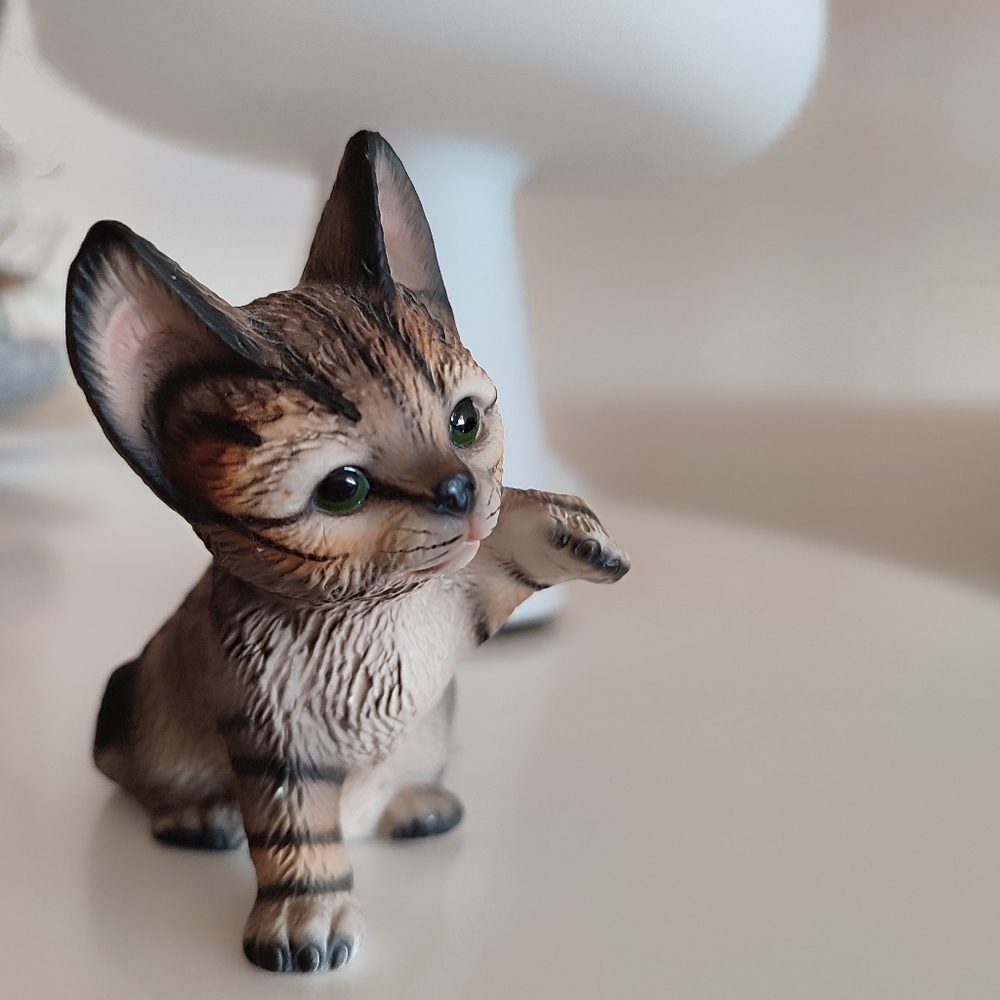 Harvey Knox Kingdom Vintage Cat Figurine - Made in Japan